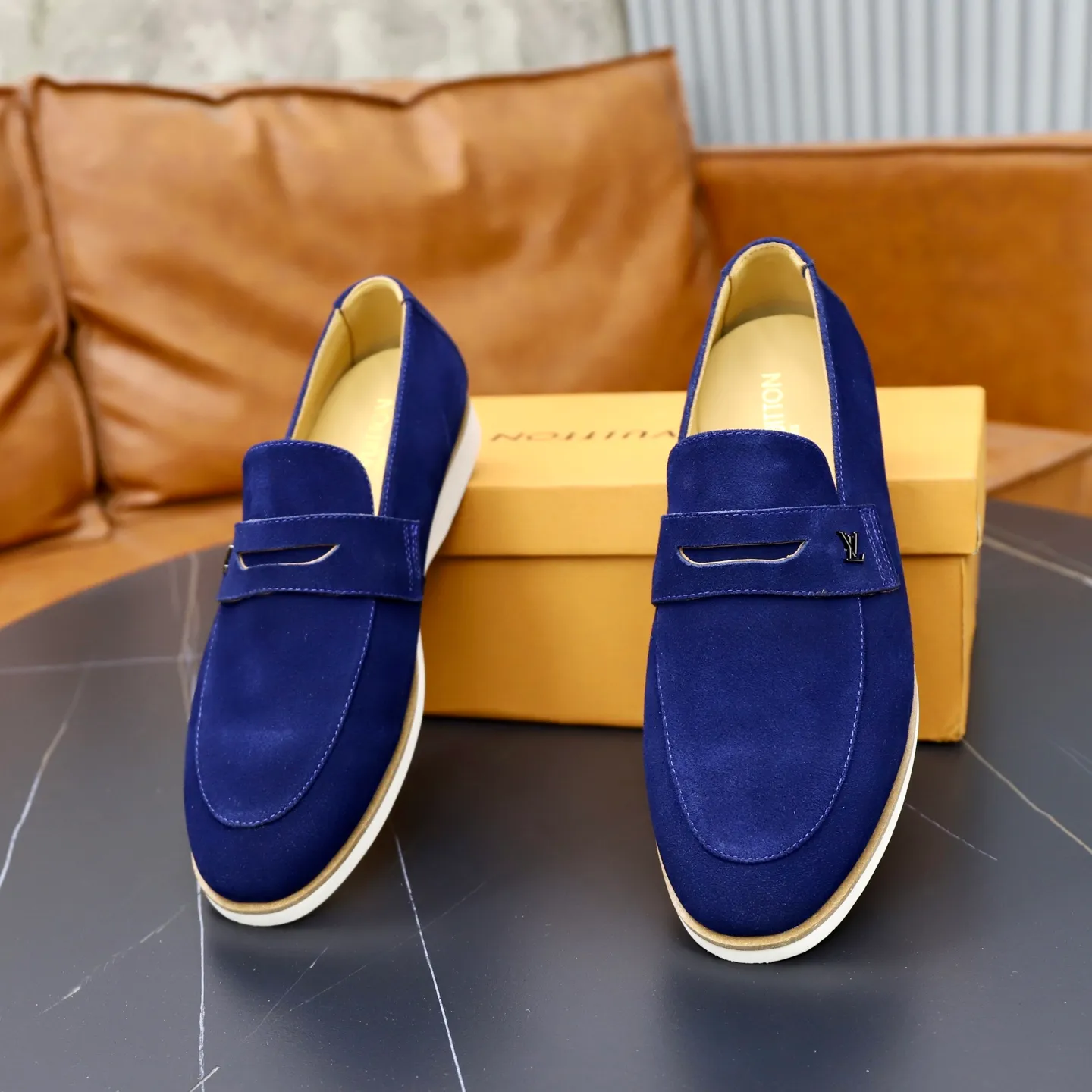Ex-factory price: 442💰🙅‍♂️🙅‍♂️🙅‍♂️ Brand: LV Louis Vuitton Standard code: 38-44 (45 customized) Grade: Same as the official website Material: Original cow suede material stitching Comfortable and breathable cowhide lining Lightweight wear-resistant foam outsole Style category: Men's fashionable casual shoes Running sports shoes Distinguished luxury brand elements Top luxury color: actual picture color